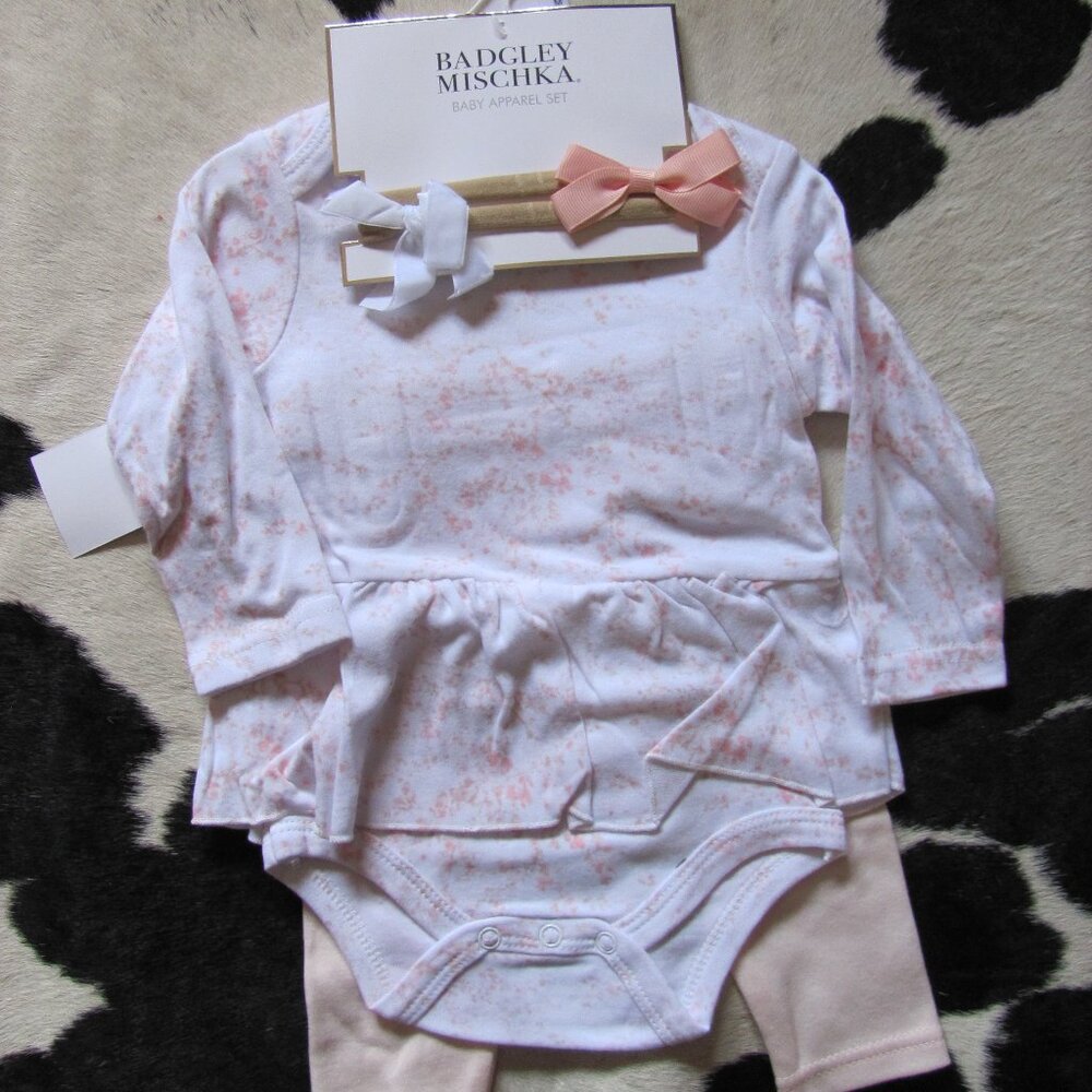 BADGLEY MISHKA BABIES 4 PIECE APPAREL SET NEW WITH TAGS